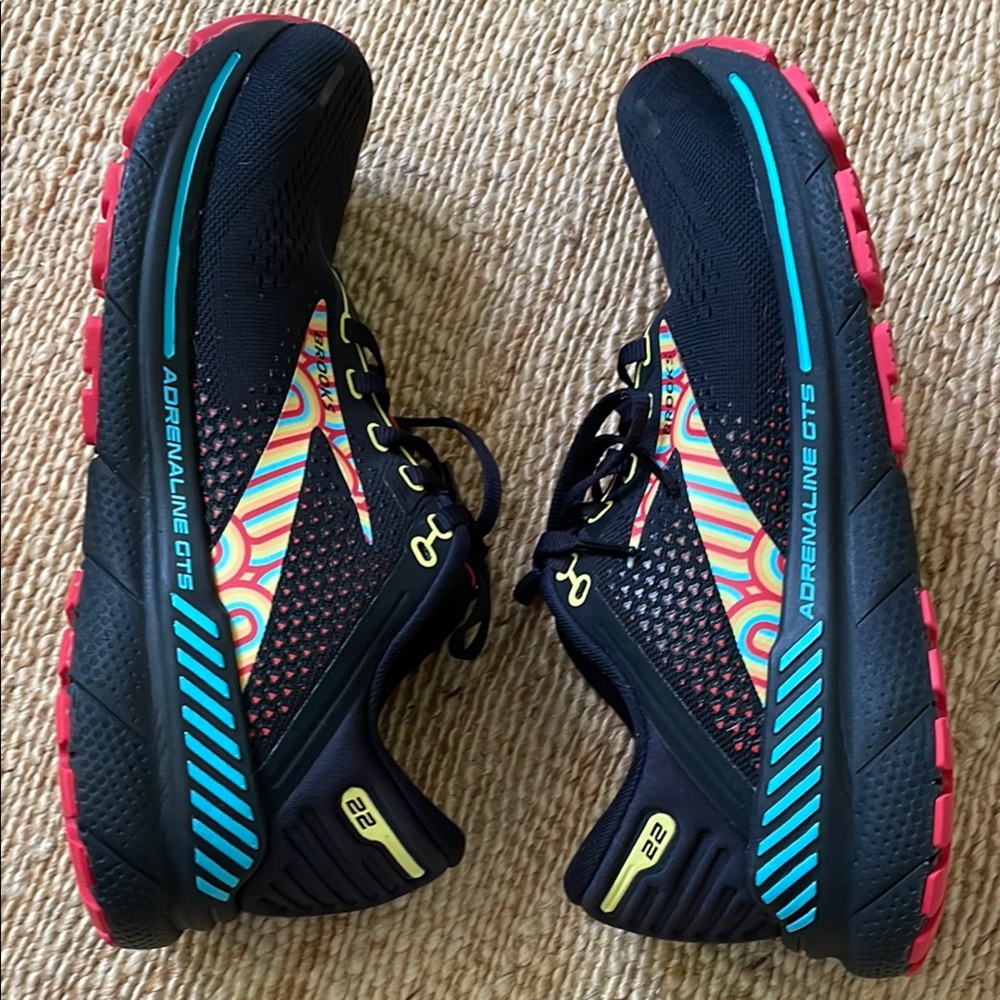 Brooks Adrenaline GTS 22 Running Shoes